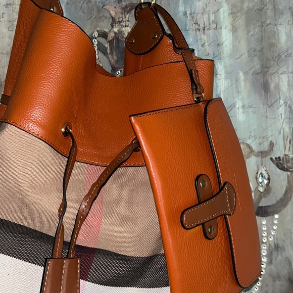 🏴󠁧󠁢󠁥󠁮󠁧󠁿👄🏴󠁧󠁢󠁥󠁮󠁧󠁿• ⚫️👅⚫️ BURBERRY x  Check Vibes ⚫️👅⚫️ - Picture 4 of 16